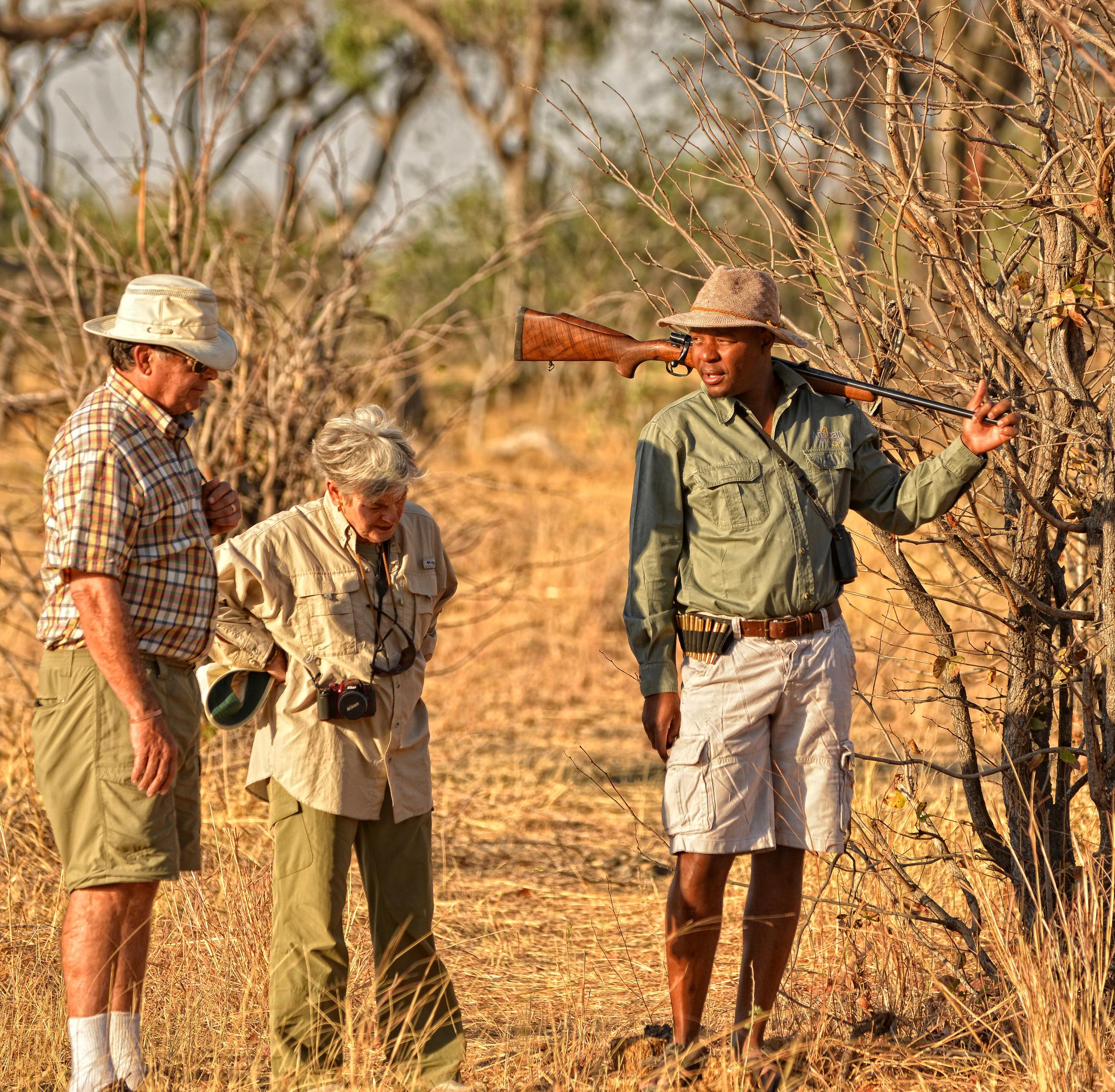 Safaris a pie con guías armados